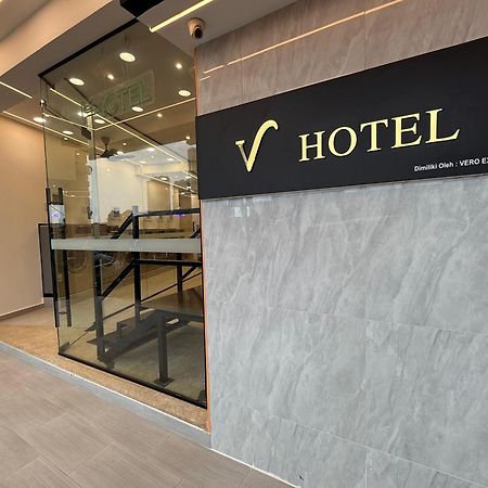 V Hotel Johor Bahru Esterno foto