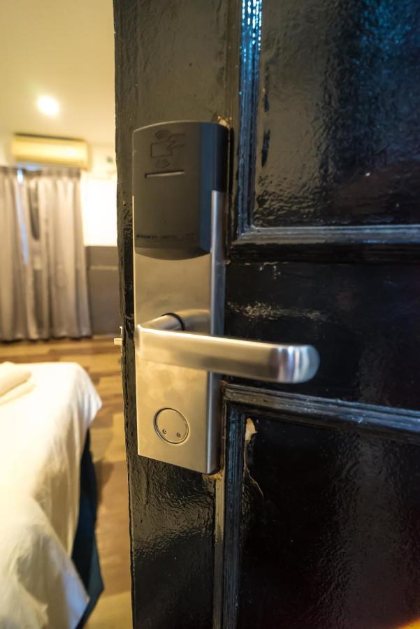 V Hotel Johor Bahru Esterno foto