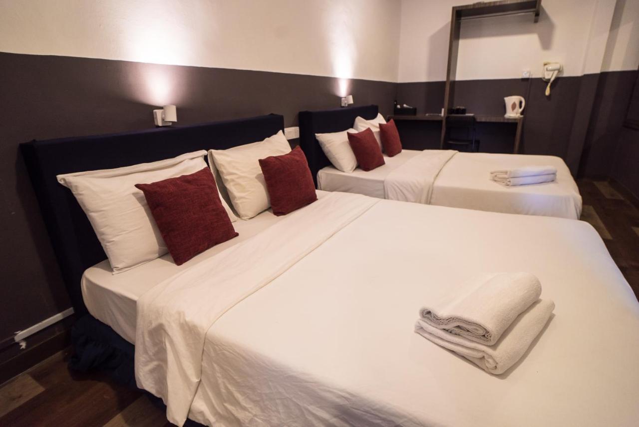 V Hotel Johor Bahru Esterno foto