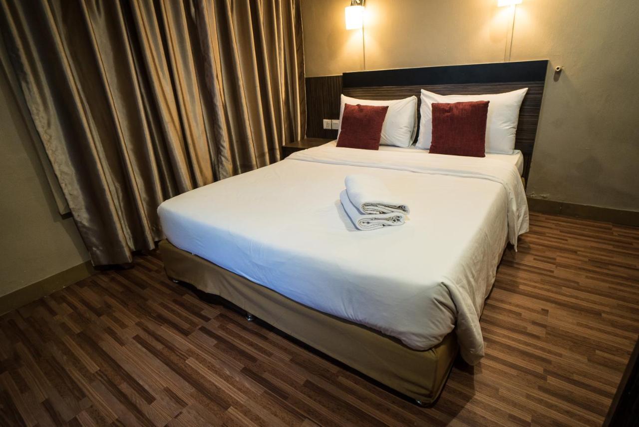 V Hotel Johor Bahru Esterno foto