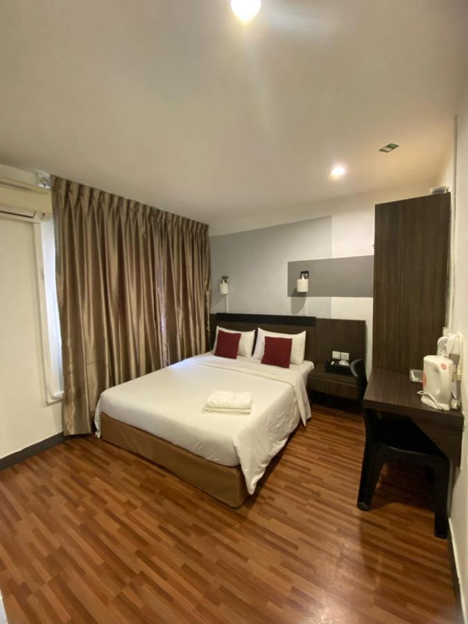 V Hotel Johor Bahru Esterno foto