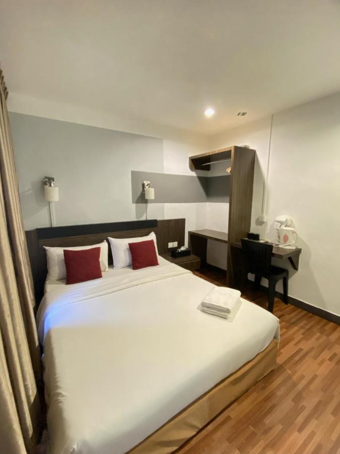 V Hotel Johor Bahru Esterno foto
