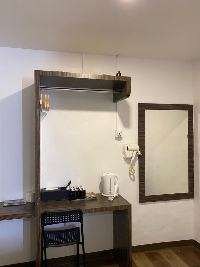 V Hotel Johor Bahru Esterno foto