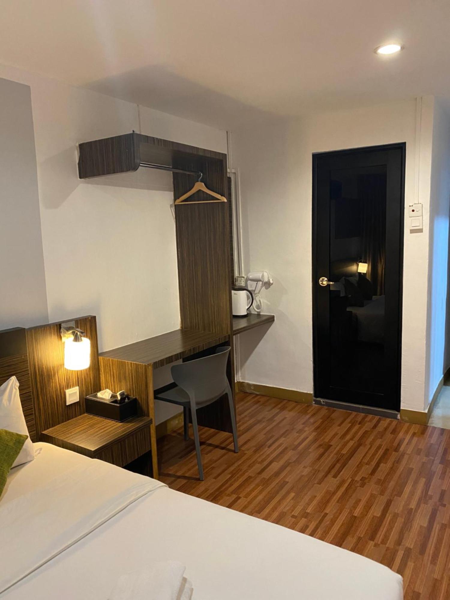 V Hotel Johor Bahru Esterno foto