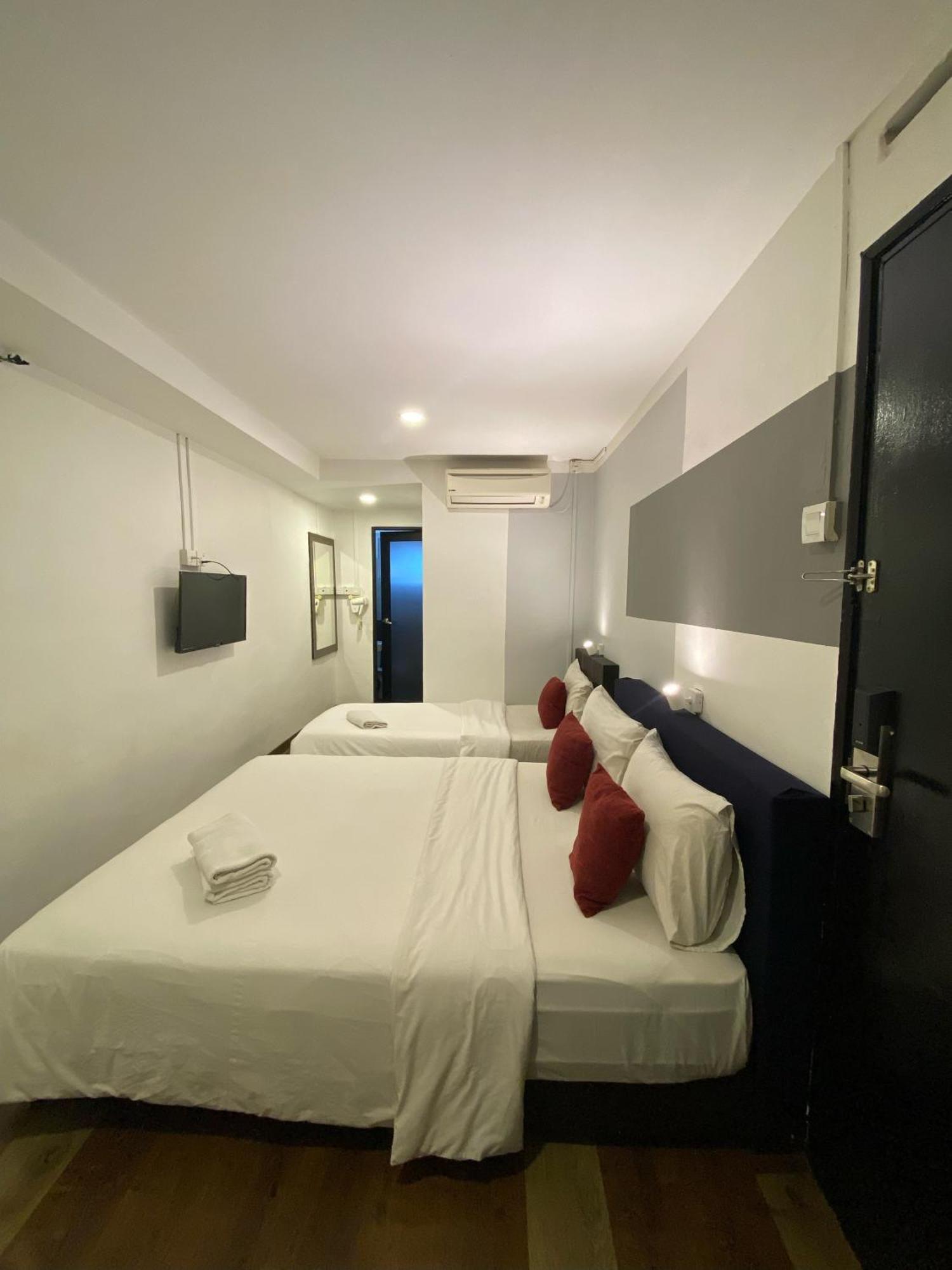 V Hotel Johor Bahru Esterno foto